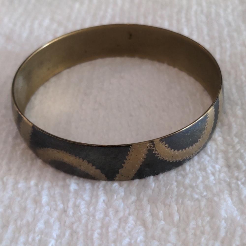 Metal bangle - Picture 2 of 3